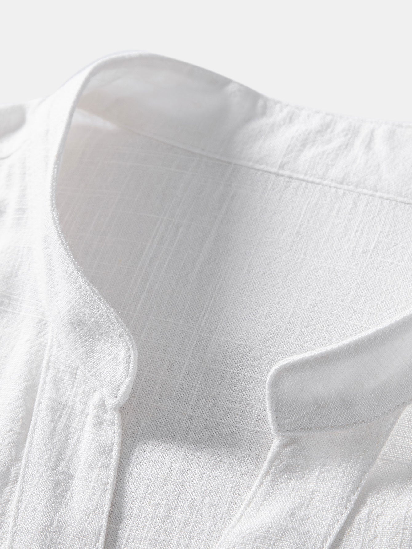 Linnen en rayon shirt met V-hals en korte mouwen
