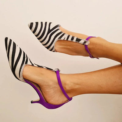 CHIARA | Verfijnde decolleté met elegante paarse hak en zebra-print