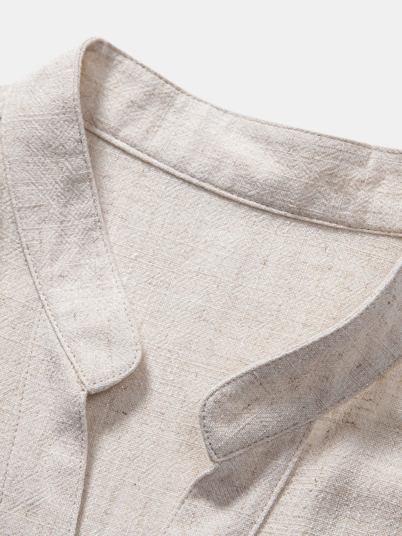Linnen en rayon shirt met V-hals en korte mouwen